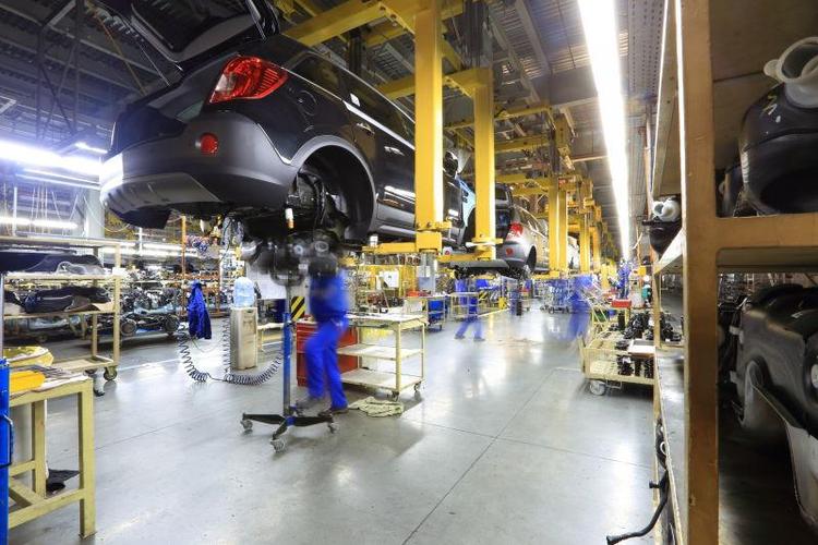 现代汽车制造工厂内部图片-现代汽车制造车间的情景素材-高清图片
